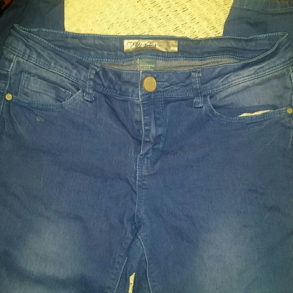 3/$15 Stretchy skinny jeans, great condition - Picture 2 of 5